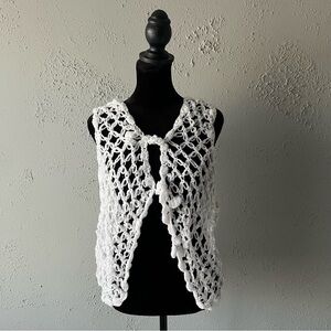 Cute white crochet vest top women’s small